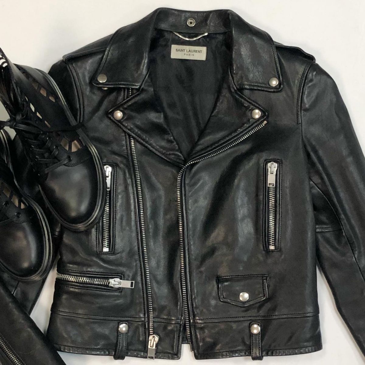 Куртка/кожа/ Saint Laurent размер 38 цена 76 925 рубБотинки Gianvito Rossi размер 37.5 цена 46 155 руб