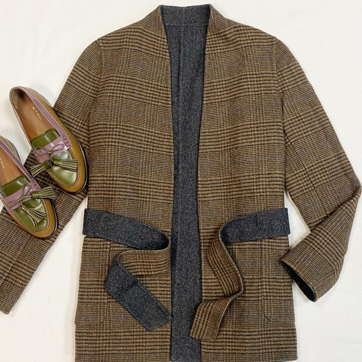 Жакет/двухсторонние / Max Mara размер 40 цена 15 385 рубЛоферы Etro размер 36 цена 18 462 руб