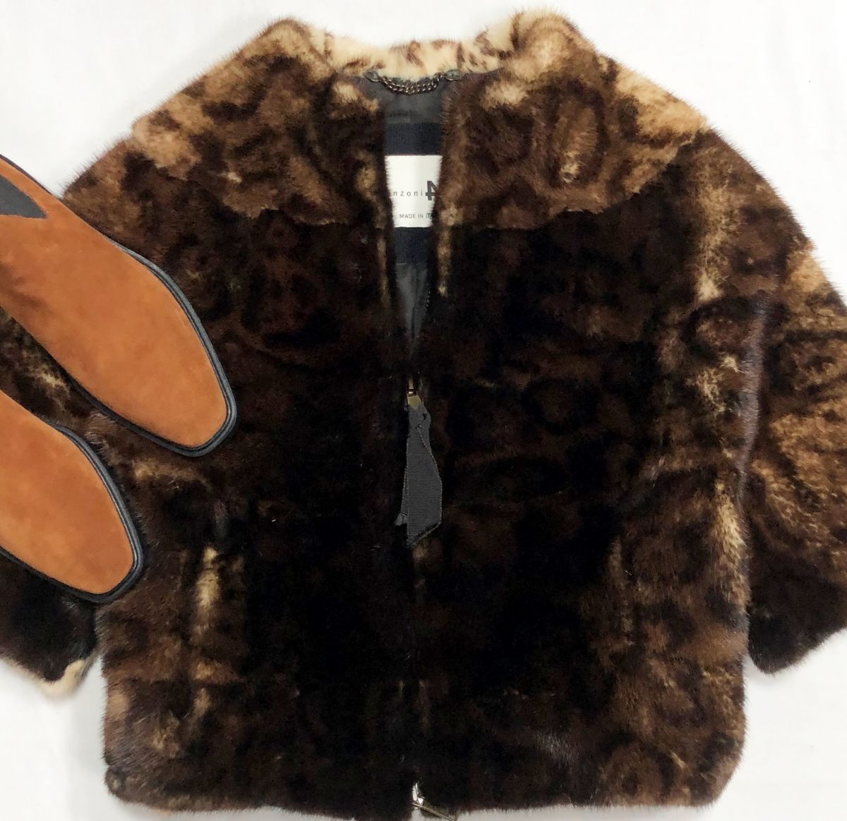 Шубка / мех норки/ Manzoni 24 размер 42 цена 46 965 руб
Ботинки Aeyde размер 38 цена 18 786 руб