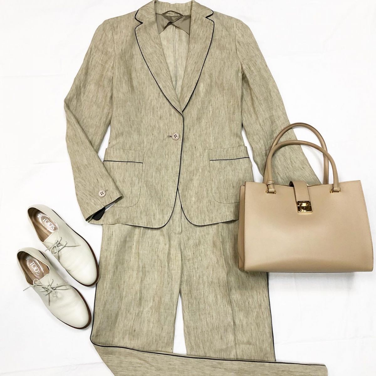 Костюм /лён/ Max Mara размер 38/42 цена 23 078 руб Ботинки Tod’S размер 37 цена 10 770 руб Сумка Feragamo