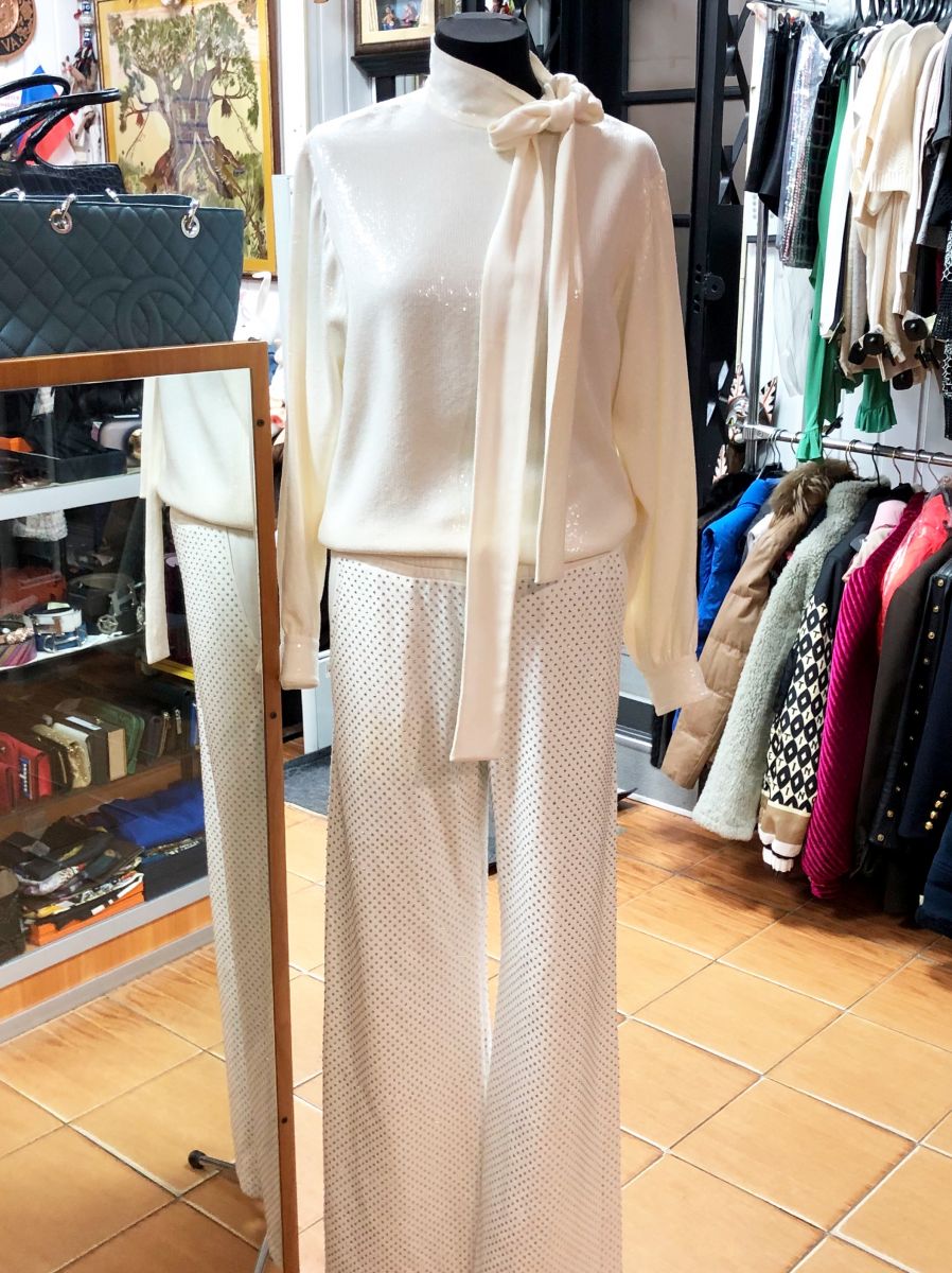 Блузка/ пайетки/ Celine размер 40 цена 46 965 руб
Брюки /камни/ Parosh размер 42 цена 15 655 руб