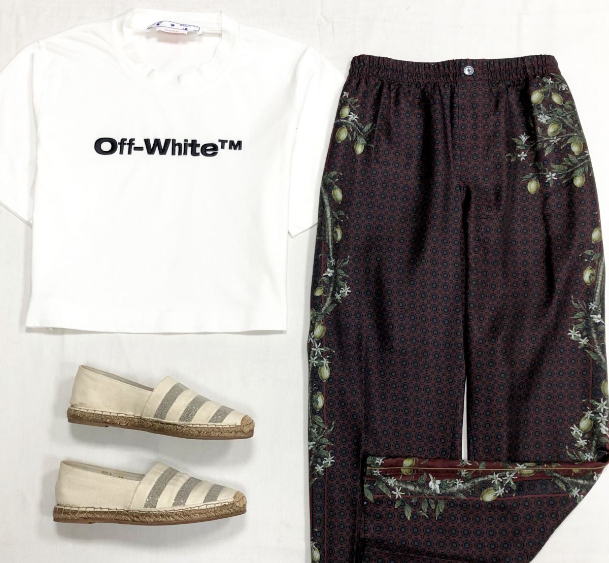 Брюки Dolce Gabbana размер 42 цена 15 655 рубФутболка Off White размер 42 цена 10 959 рубЭспадрильи Brunello Cucinelli размер 39 цена 15 655 руб