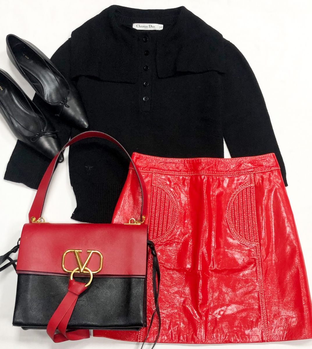 Юбка Celina размер 36 цена 23 483 руб
Кофта Christian Dior размер 38 цена 15 655 руб
Балетки The Row размер 39 цена 39 138 руб
Сумка Valentino