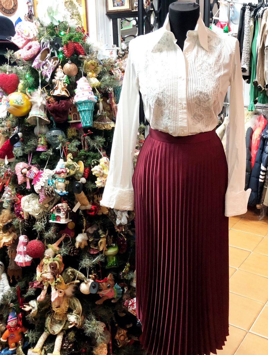 Блузка ERMANNO Scervino размер 42 цена 7 828 руб
Юбка Shade размер 42 цена 9 393 руб
