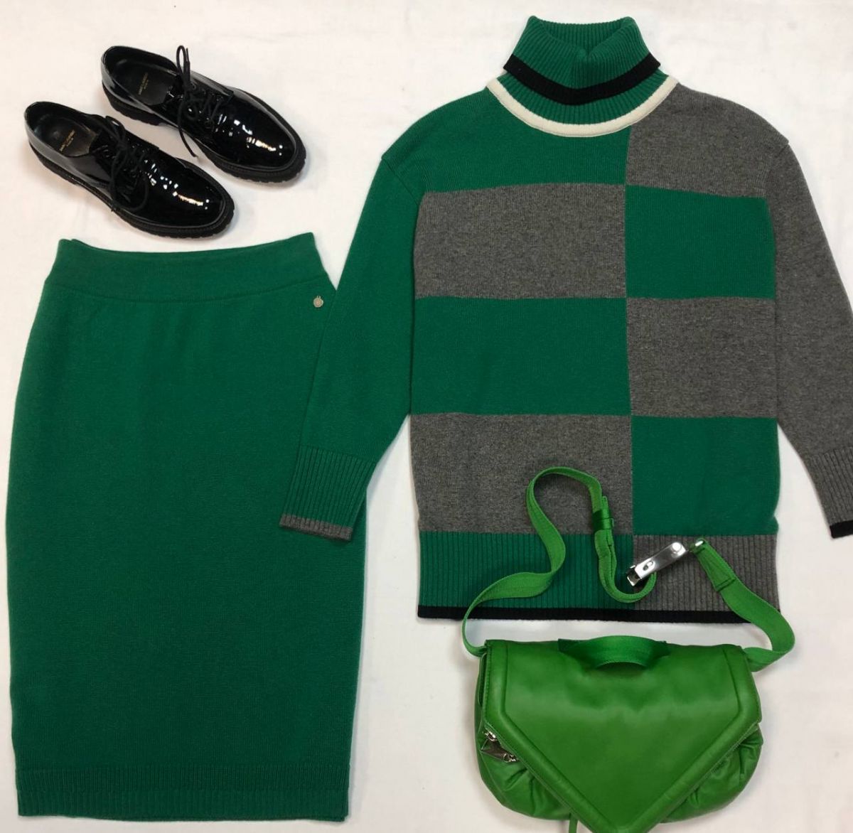 Костюм/кашемир/ Hermes размер 40 цена 123 080 руб
Сумка BOTTEGA VENETA