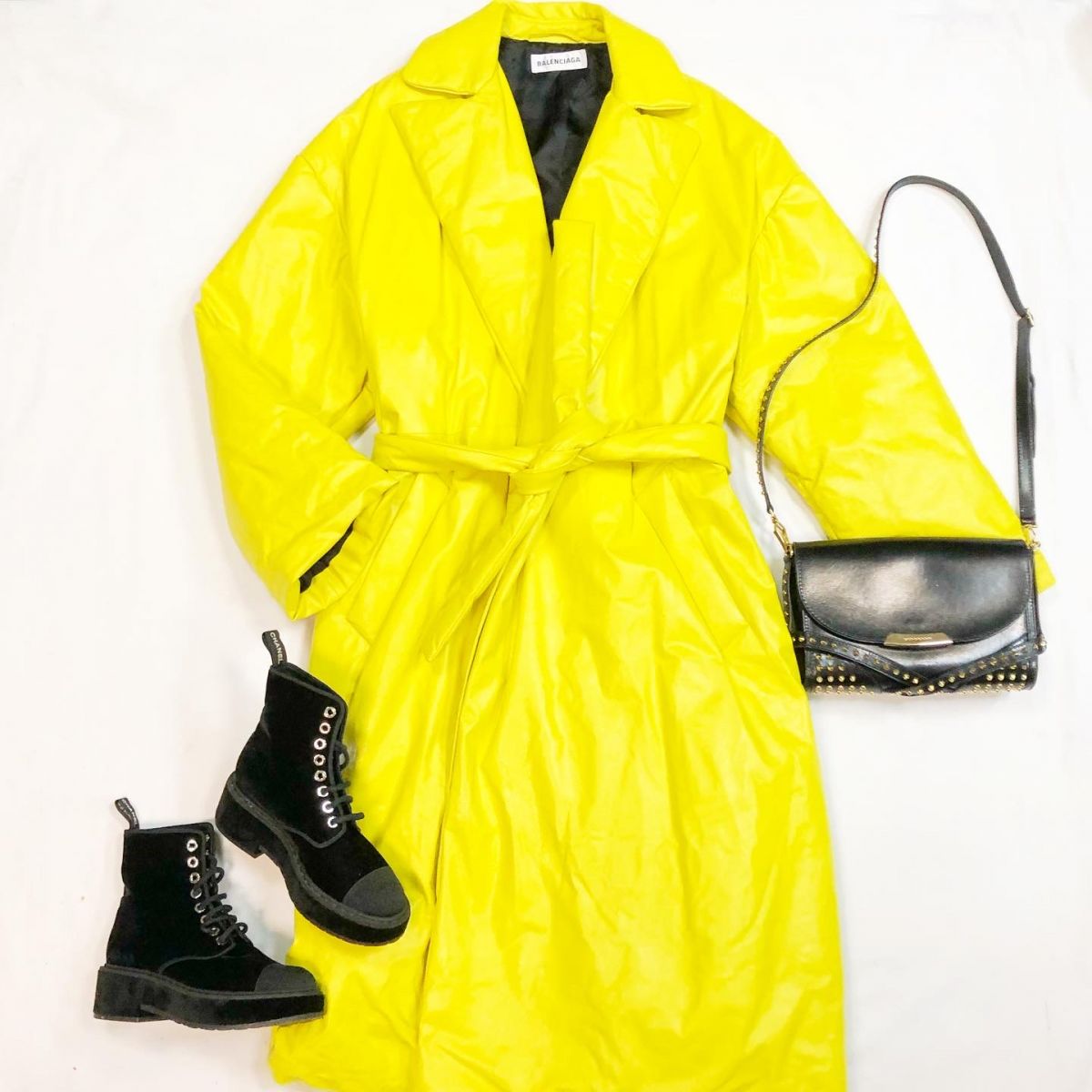 Пальто/кожа/ Balenciaga размер 40 цена 76 925 рубБотинки Chanel размер 37.5 цена 53 847 рубСумка Burberry