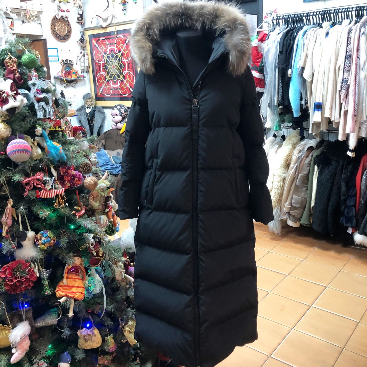 Пуховик MONCLER размер 3
Цена 107 693 руб
