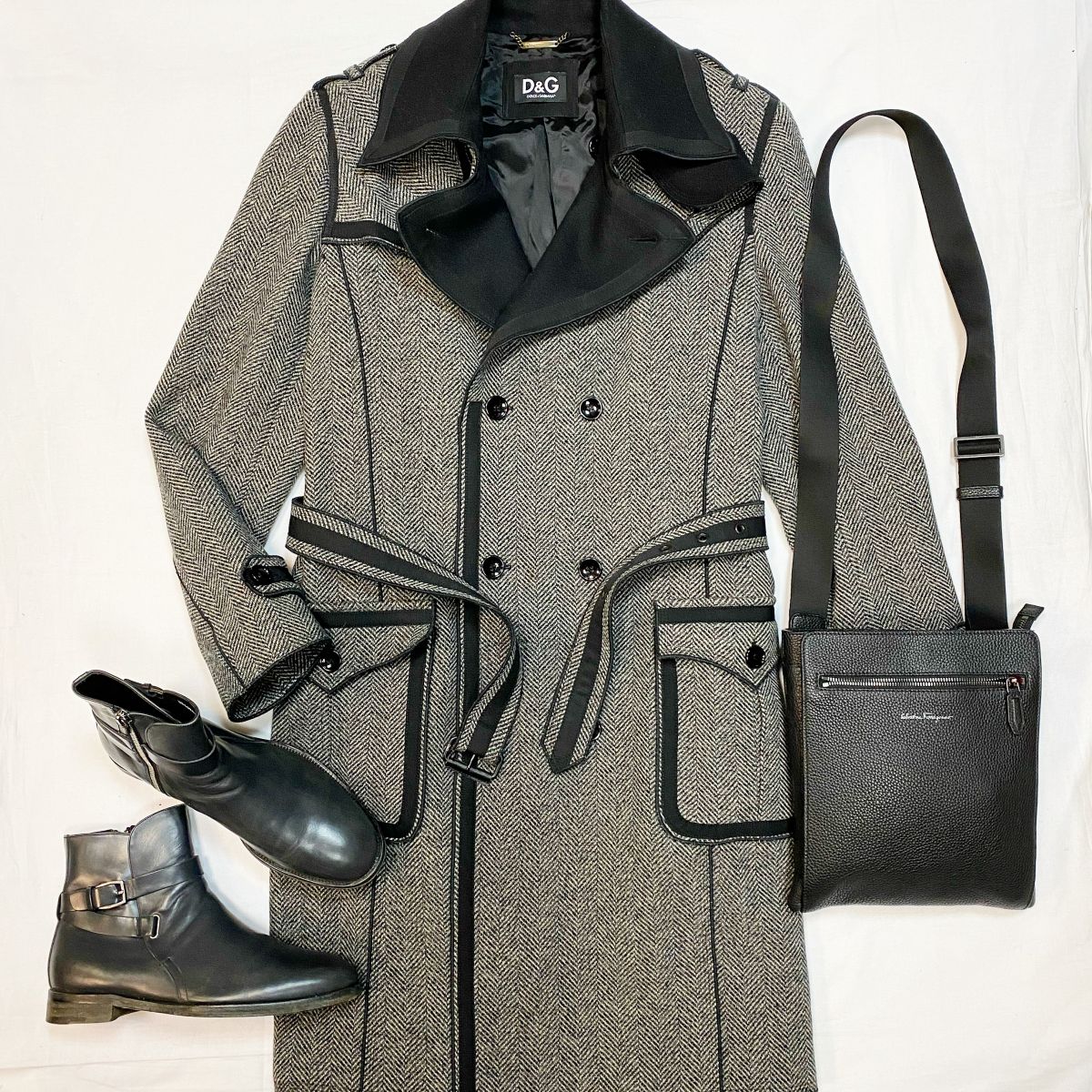 Пальто Dolce Gabbana размер 50 цена 23 078 руб Ботинки Salvatore Ferragamo размер 43 цена 12 308 руб Сумка Salvatore Ferragamo