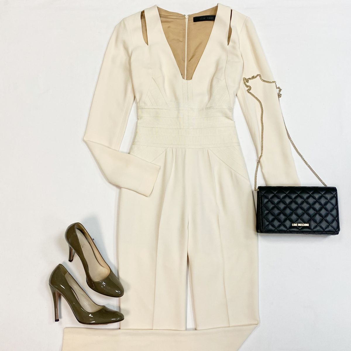 Комбинезон Elie Saab размер 36 цена 12 308 рубТуфли Prada размер 37 цена 6 154 рубСумка Love Moschino