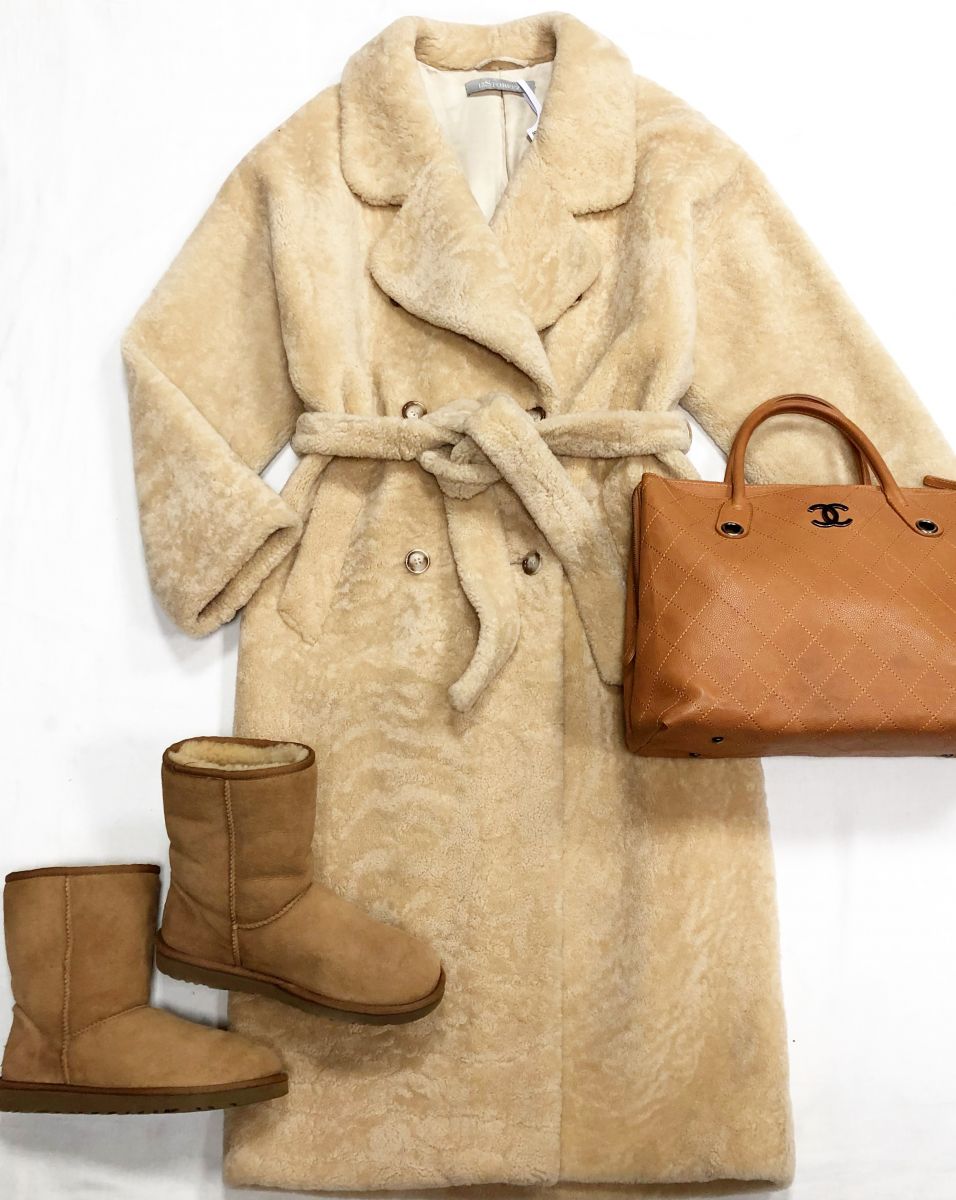 Шуба 12 Storeez размер XS цена 31 310 руб
Ugg размер 39 цена 10 959 руб
Сумка Chanel