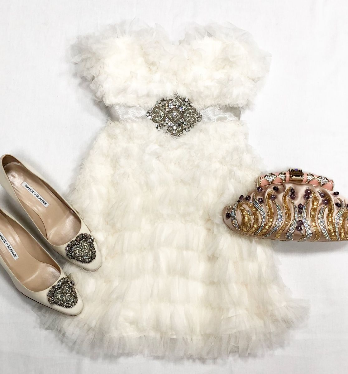 Платье/ камни/ Jenny Packham размер 6 цена 15 655 руб
Туфли Manolo Blahnik размер 36 цена 15 655 руб
Клатч BVLGARI