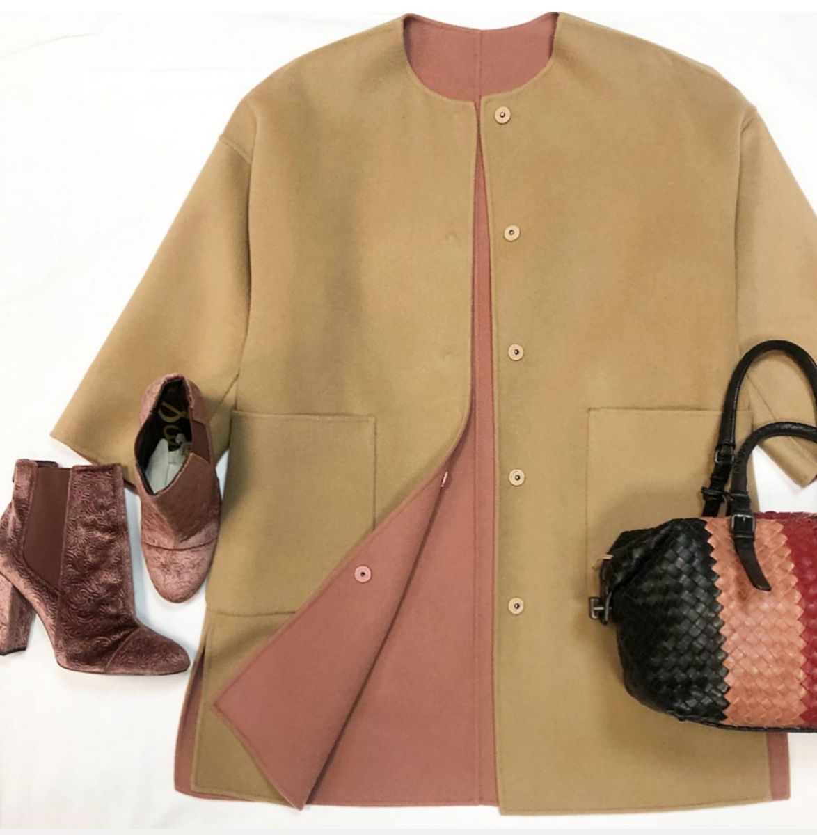 Пальто двухсторонне MAX MARA размер 38/42 цена 18 462 руб Сумка BOTTEGA Veneta