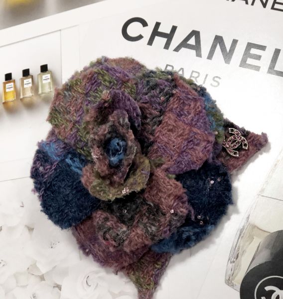 Брошка / твид/ пайетки/ Chanel 