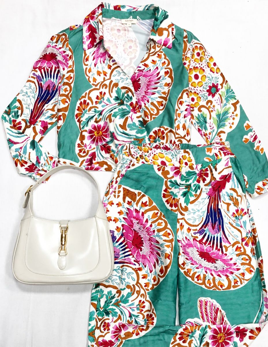 Костюм Haute Hippie размер S цена 6 262 руб
Костюм Calypso размер M цена 7 828 руб
Костюм Juicy Couture размер M цена 5 479 руб
Рубашка Diesel размер M цена 3 131 руб
Шорты размер S цена 2 348 руб