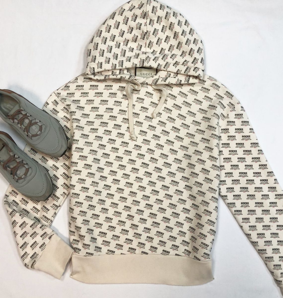 Толстовка Gucci размер XS цена 23 078 руб
Кроссовки Hermes размер 39 цена 23 078 руб