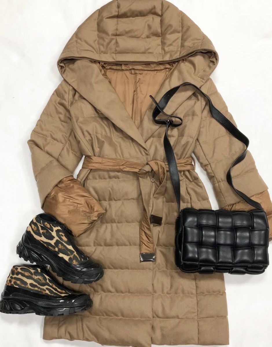 Пуховик Max Mara размер 36 цена 31 310 руб
Ботинки Burberry размер 38 цена 15 655 руб
Сумка Bottega Veneta
