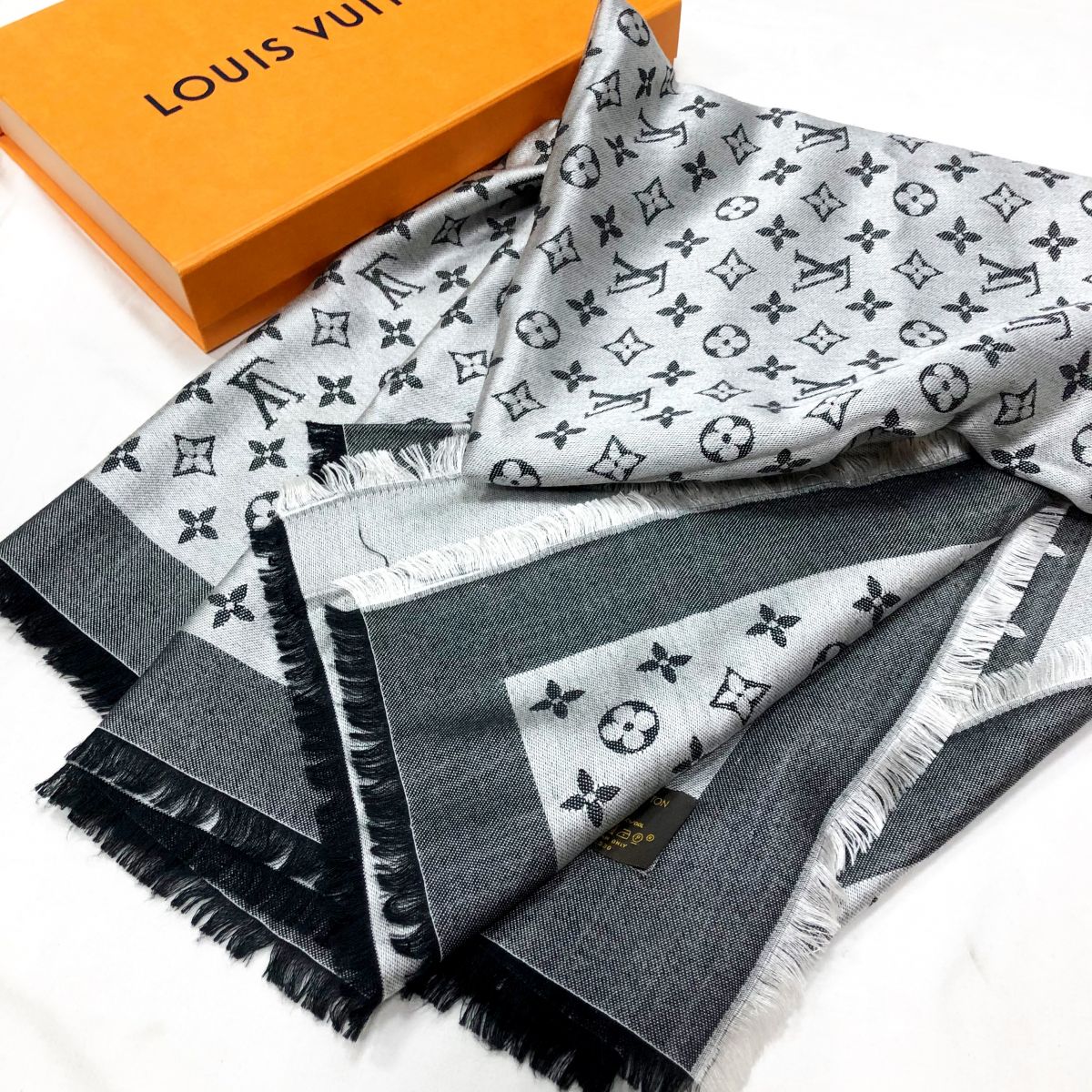 палантин Louis Vuitton цена 18 768 руб 