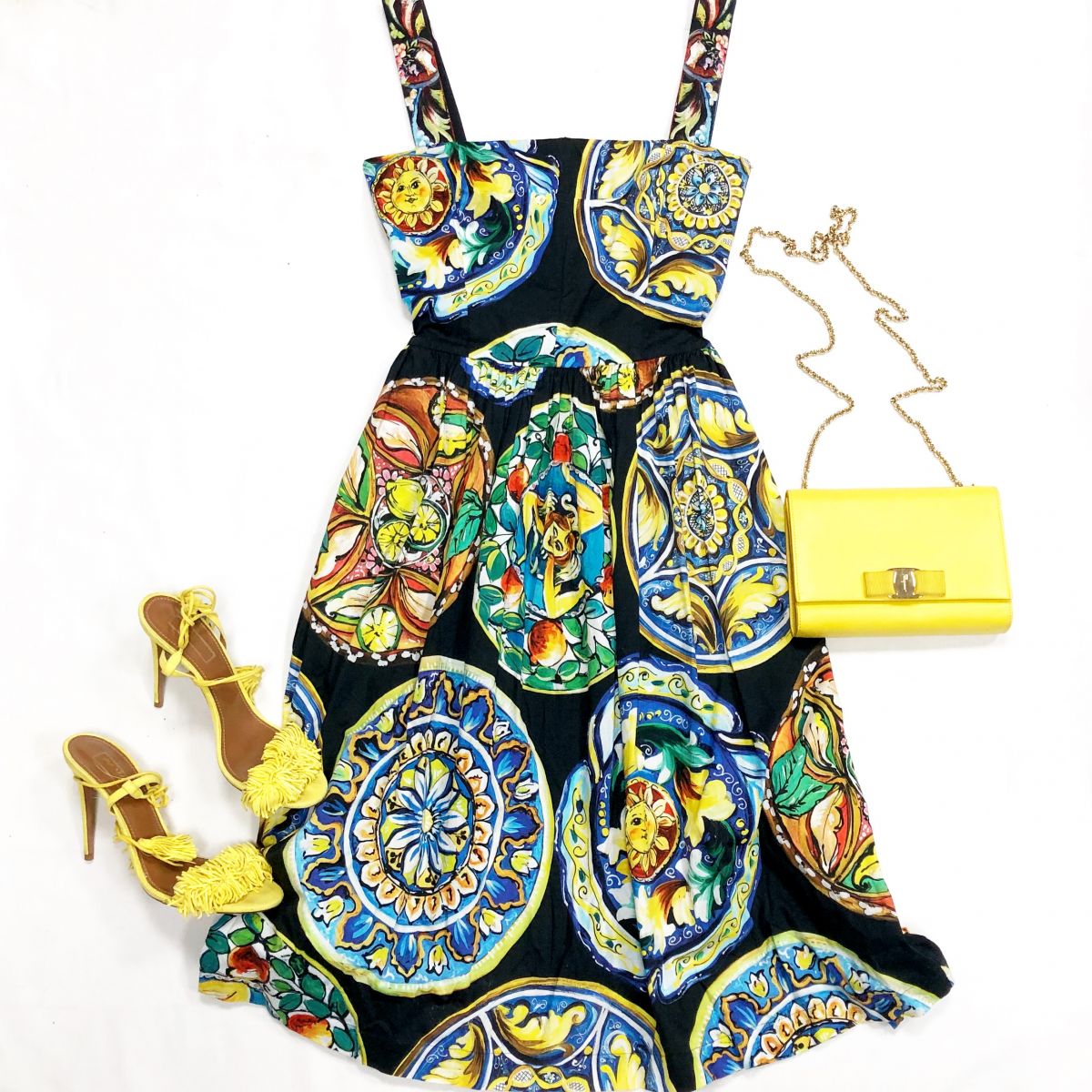 Сарафан Dolce Gabbana размер 38 цена 23 078 рубБосоножки Aquazzura размер 37.5 цена 18 462 рубСумка Moschino