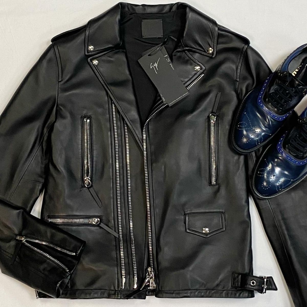 #mechtamen Куртку/кожа/ Giuseppe Zanotti размер XL цена 69 233 руб/с биркой/ Ботинки Prada размер 43.5 цена 12 308 руб