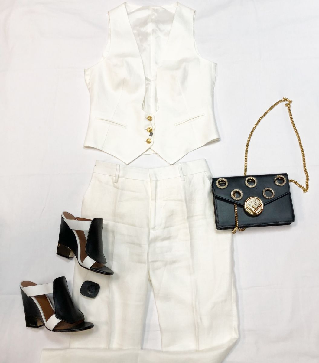 Костюм /лён/ TAGILATORE размер S цена 10 770 руб 
Босоножки GIVENCHY размер 38 цена 12 308 руб 
Сумочка FENDI