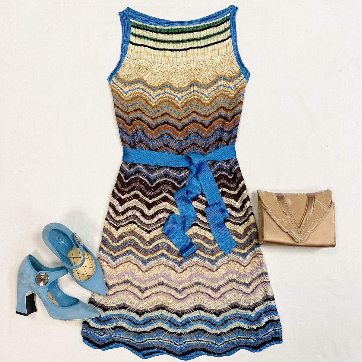 Платье Missoni размер 40 цена 7 693 рубТуфли Louis Vuitton размер 36 цена 15 385 рубСумка Elena Ghisellini
