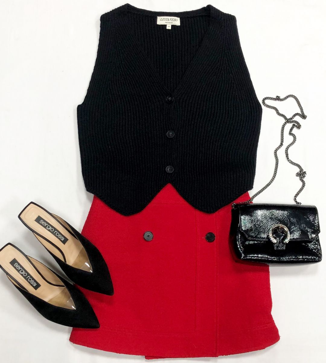 Юбка Christian Dior размер 40 цена 23 483 руб
Жилет LESYANEBO размер S цена 4 697 руб
Мюли Sergio Rossi размер 40 цена 31 310 руб
Сумочка Jimmy Choo