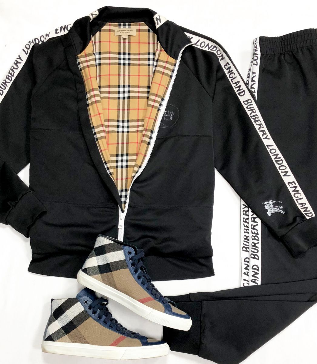 #mechtamen Костюм Burberry размер L цена 10 959 руб
Кеды Burberry размер 43 цена 17 221 руб