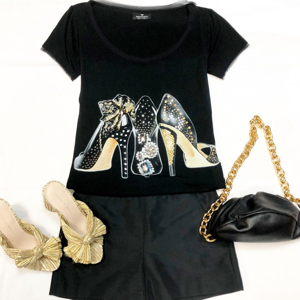 Футболка BLACK DIAMONDS размер M цена 3 078 руб 
Шорты RED VALENTINO размер S цена 4 616 руб 
Сумочка BOTTEGA VENETA