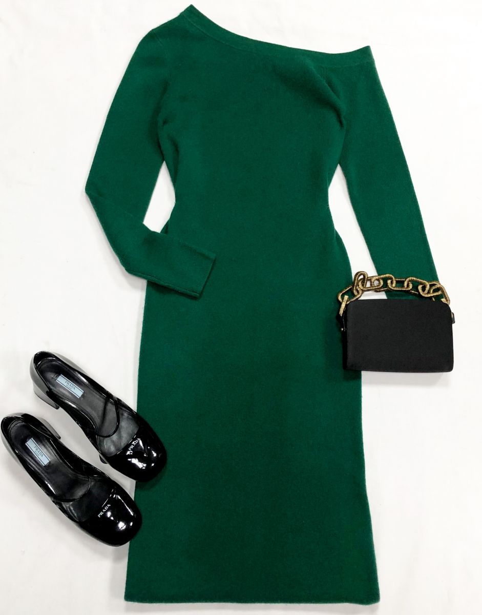 Платье/кашемир/ размер XS цена 15 655 руб
Туфли Prada размер 39 цена 46 965 руб
Сумочка