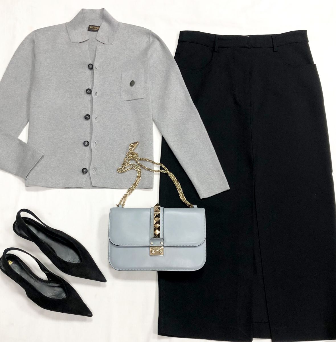 Юбка Rohe размер 40 цена 15 655 руб
Кардиган-Кофта TRUSSARDI размер S цена 4 697 руб
Туфли Toteme размер 40 цена 15 655 руб
Сумка Valentino