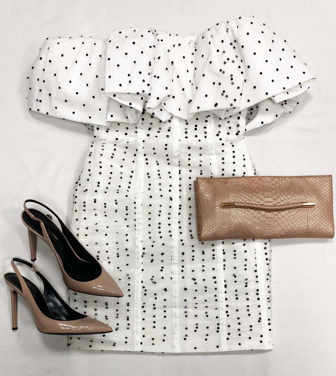 Платье Self Portrait размер 14/10 цена 15 655 руб
Туфли Saint Laurent размер 38 цена 23 483 руб
Клатч Tom Ford