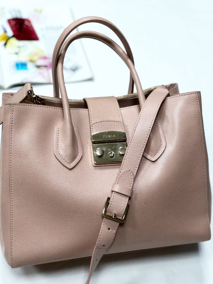 Рубашка DKNY размер S цена цена 4 695 руб 
Шорты LORO PIANA размер 42 цена 15 655 руб 
Сумочка PHILOSOPHY