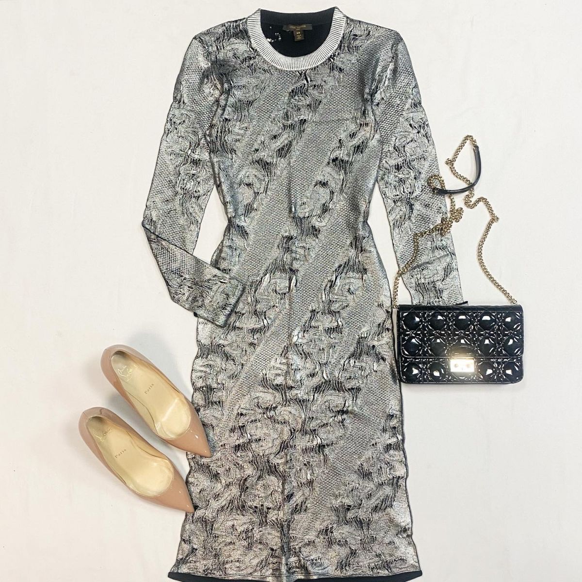 Платье Louis Vuitton размер XS цена 30 770 рубТуфли Louboutin размер 38.5 цена 10 770 рубСумка Dior
