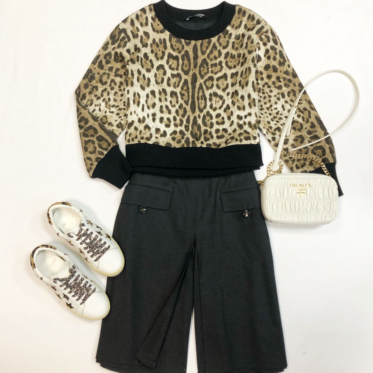 Кофта Dolce Gabbana размер 42 цена 23 078 рубЮбка Ysl размер 44 цена 4 616 рубКеды Saint Laurent размер 37 цена 23 078 рубСумка Prad