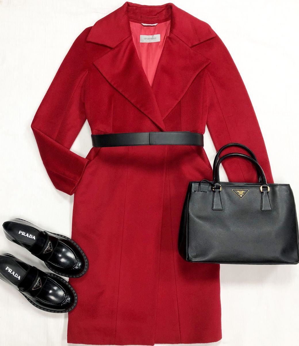 Пальто Sport Max размер 46 цена 23 483 руб
Лоферы Prada размер 40 цена 46 965 руб
Сумка Prada