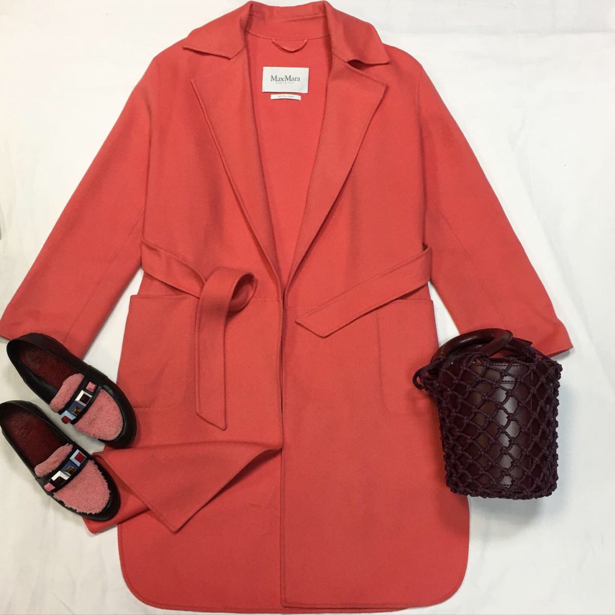 Пальто Max Mara  размер 44 цена 23 078 руб Лоферы Fendi размер 38 цена 12 308 руб Сумка Staud 