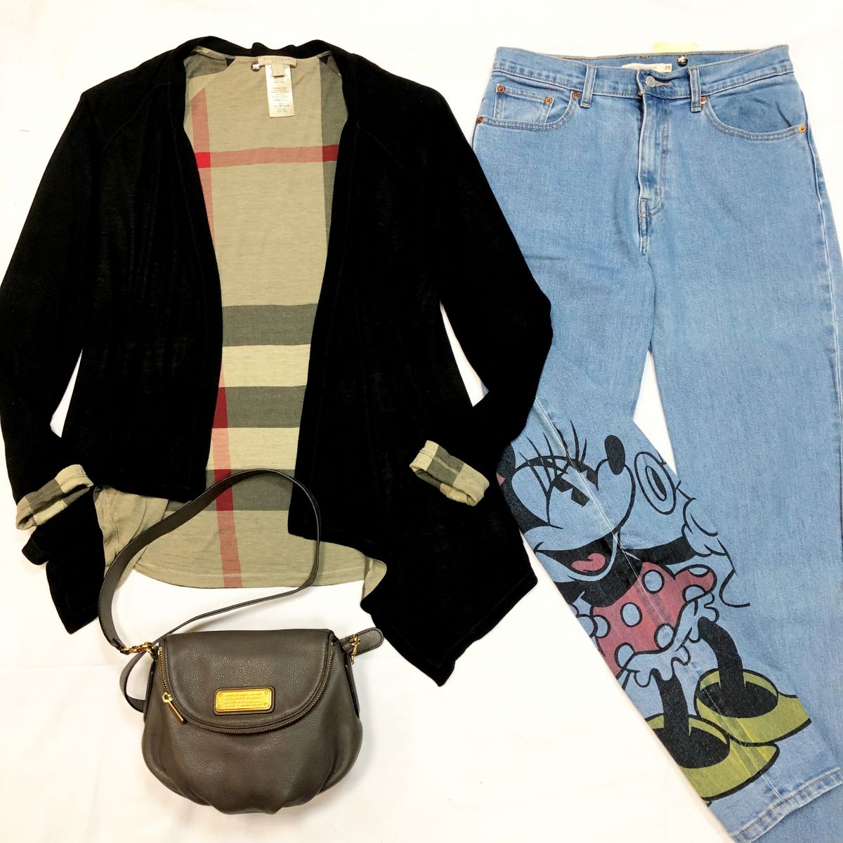 Кардиган Burberry размер L цена 4 616 руб 
Джинсы HIGH RISE BOYFRIEND размер 29 цена 4 616 руб 
Сумка Marc Jacobs