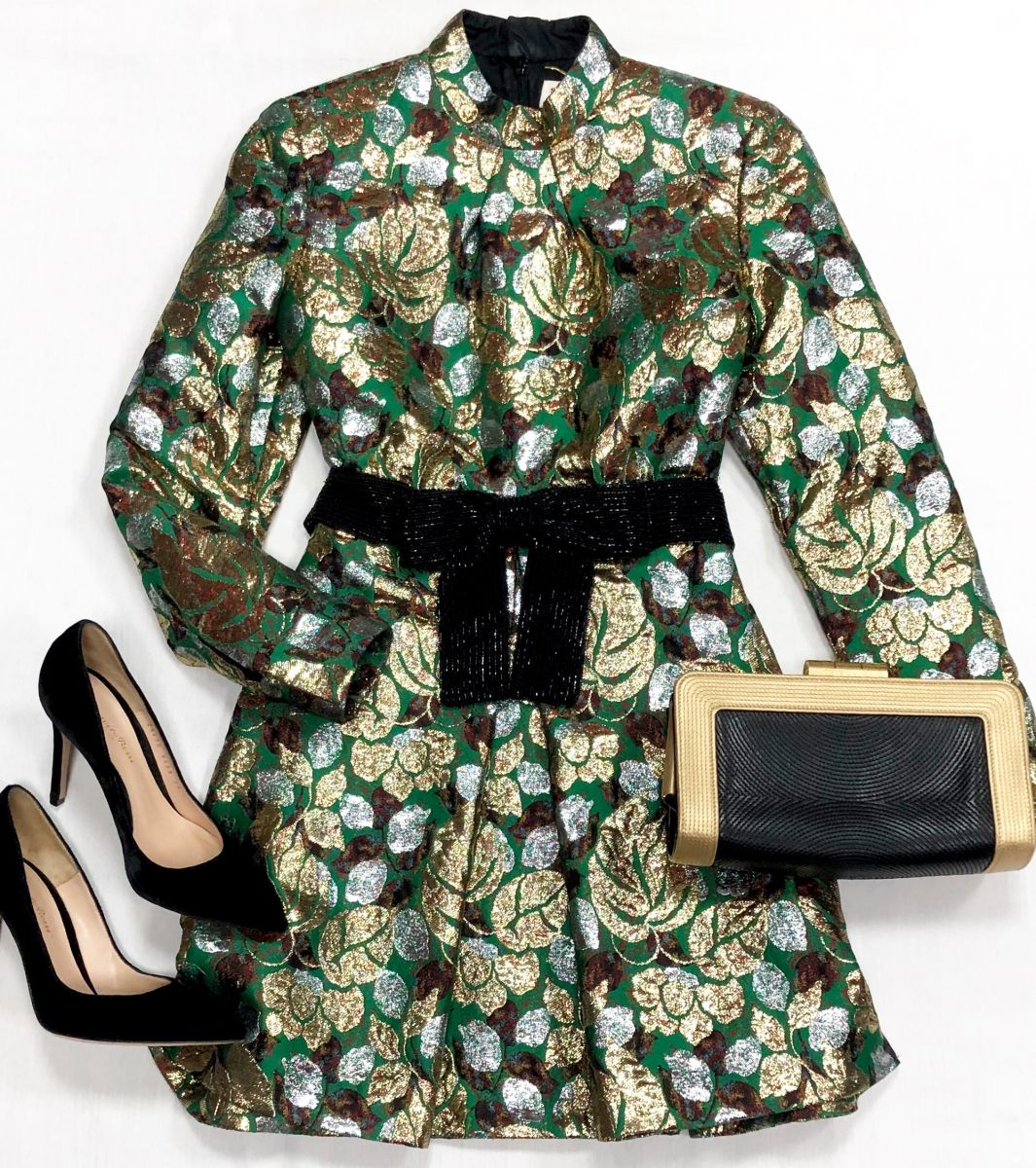 Платье/ бисер / люрекс/ Saint Laurent размер 36 цена 62 620 руб
Туфли Gianvito Rossi размер 37 цена 23 483 руб
Клатч Chanel