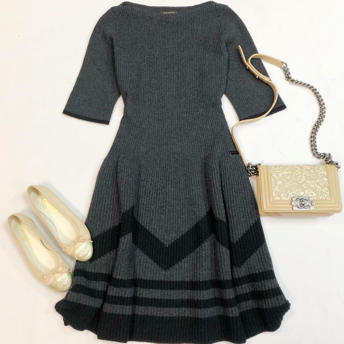 Платье Louis Vuitton размер XL цена 23 078 рубБалетки Chanel размер 35 цена 15 385 руб Сумка Chanel