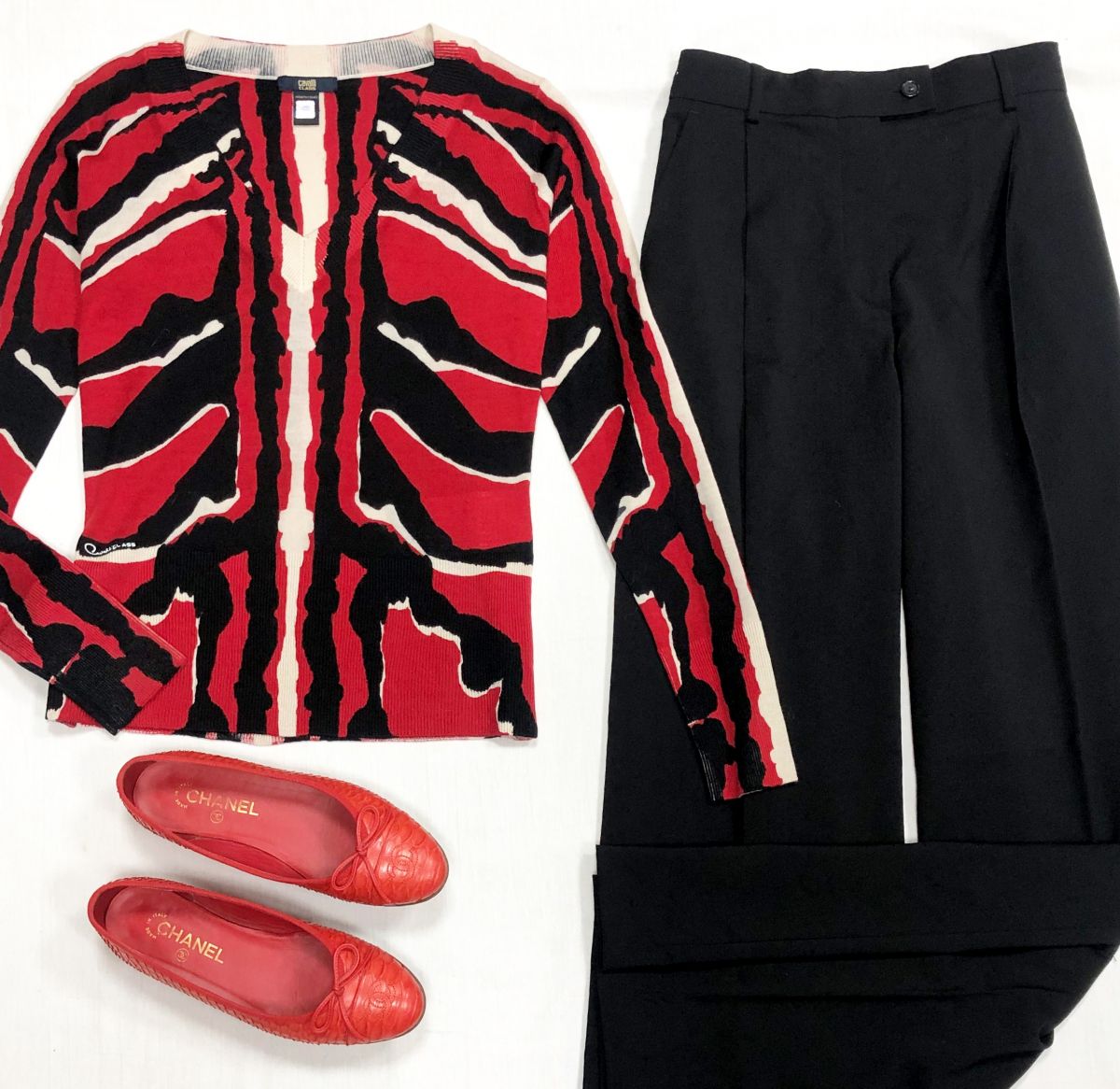 Кофта Cavalli размер 42 цена 6 262 руб
Брюки Sportmax размер 42 цена 7 828 руб
Балетки Chanel размер 38 цена 31 310 руб
