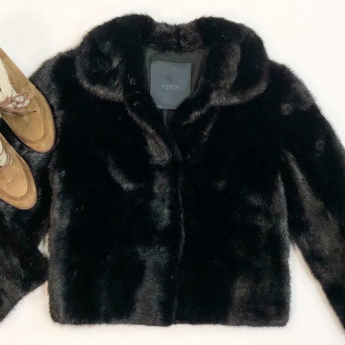 Шубка/мех норки/ Fendi размер 40 цена 53 847 руб Ботинки Ralph Lauren размер 37 цена 13 847 руб