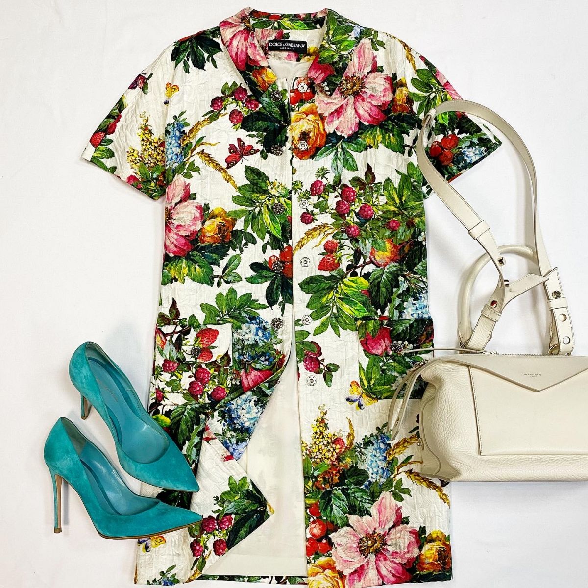 Пальто Dolce Gabbana размер 38 цена 30 770 руб Туфли Gianvito Rossi размер 40 цена 15 385 руб Сумка Givenchy