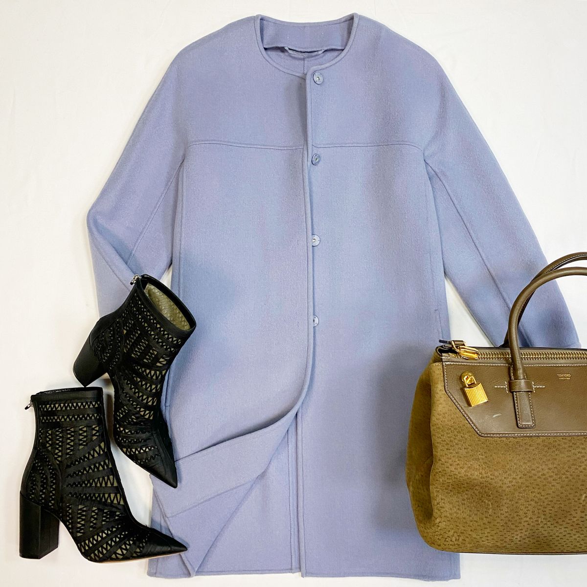 Пальто Weekend Max Mara размер 42 цена 15 385 руб Ботильоны Christian Dior размер 37 цена 30 770 руб Сумка Tom Ford