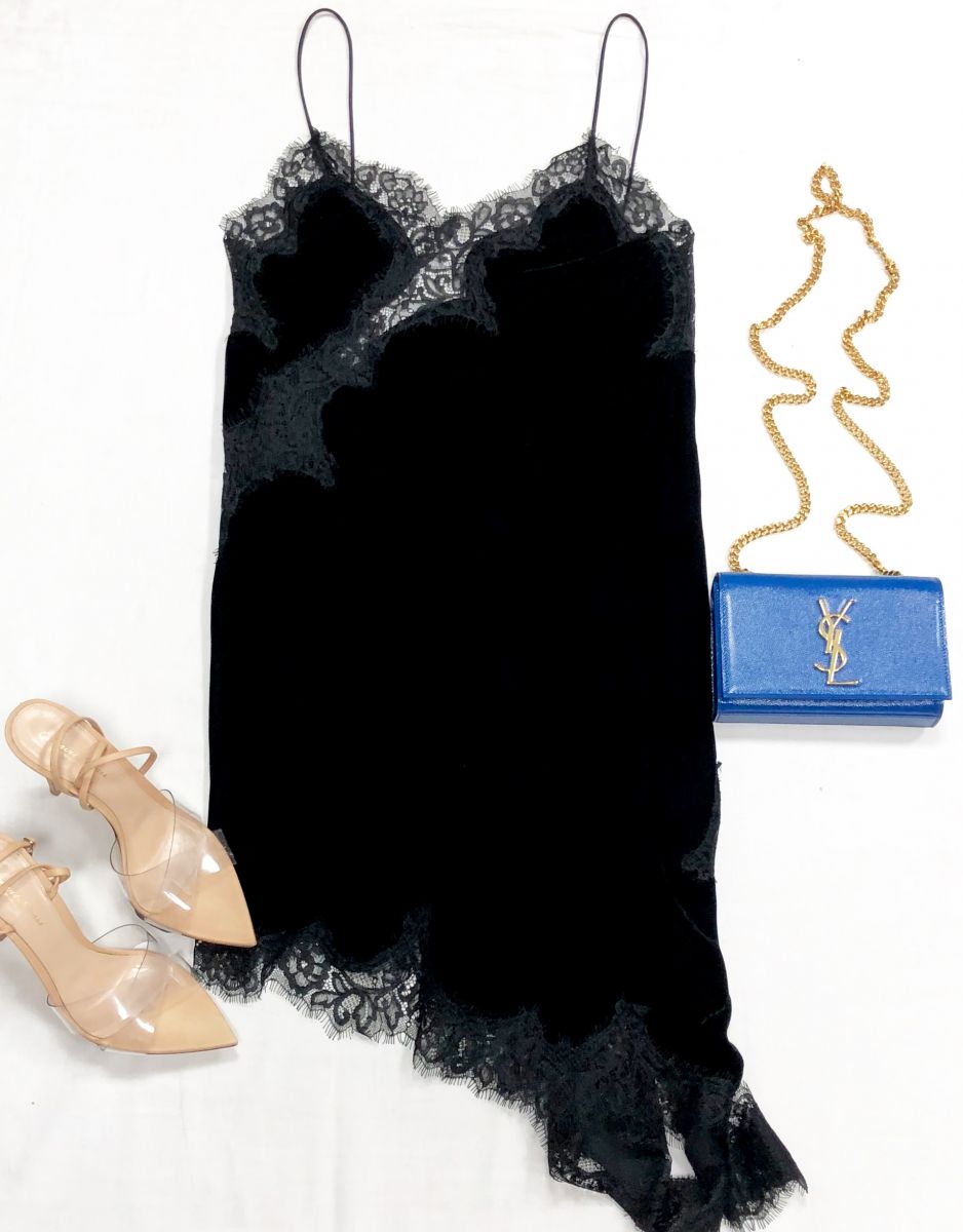 Платье/ бархат/ ажур/ размер M цена 6 262 руб
Босоножки Gianvito Rossi размер 37.5 цена 15 655 руб
Сумочка Saint Laurent