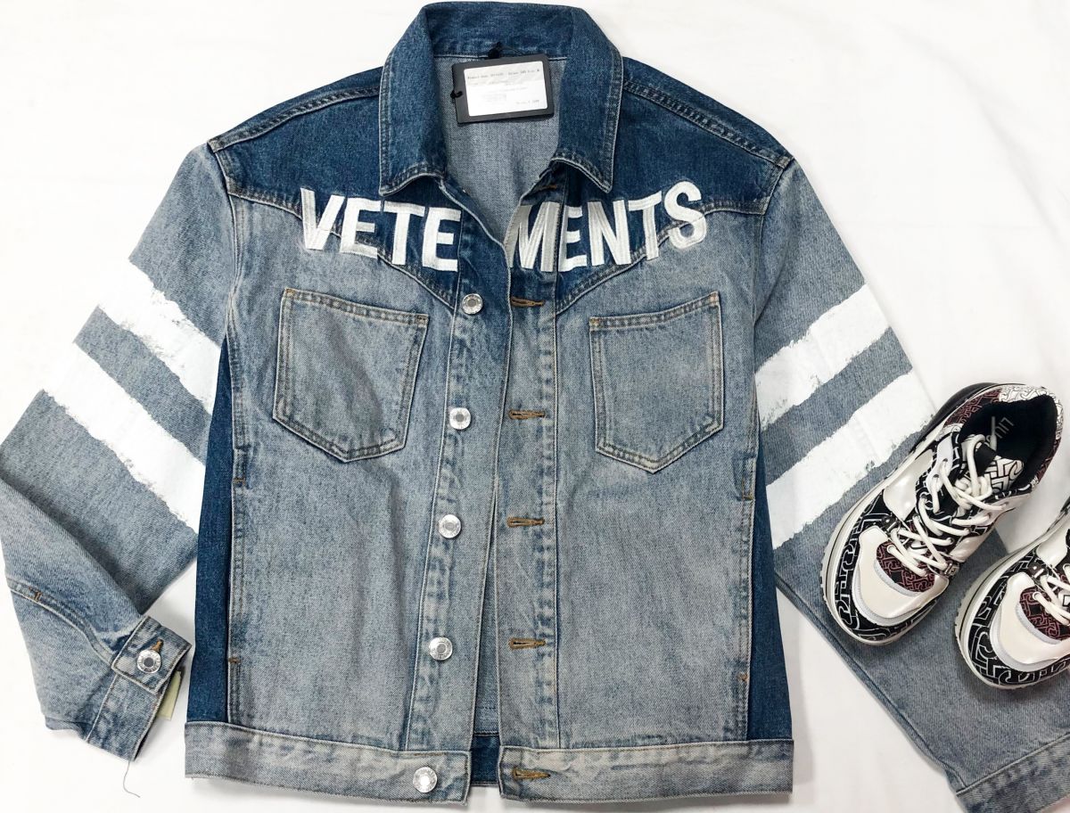 Куртка джинсовая VETEMENTS M цена 46 965 руб /с ценнникгмЫ 