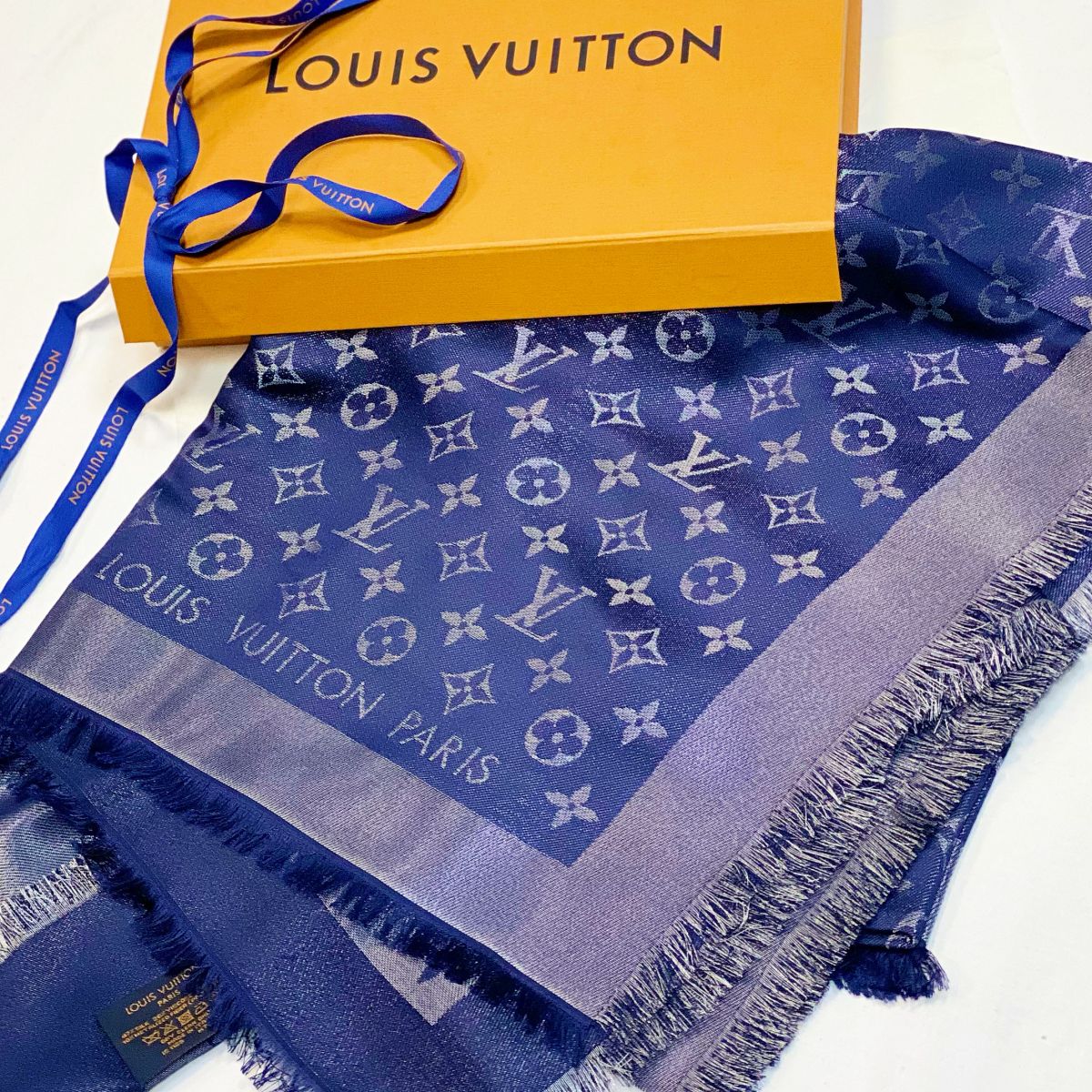 Шаль / шёлк / шерсть / люрекс / Louis Vuitton  размер 140 цена 18 463 руб / новый / упаковка / 