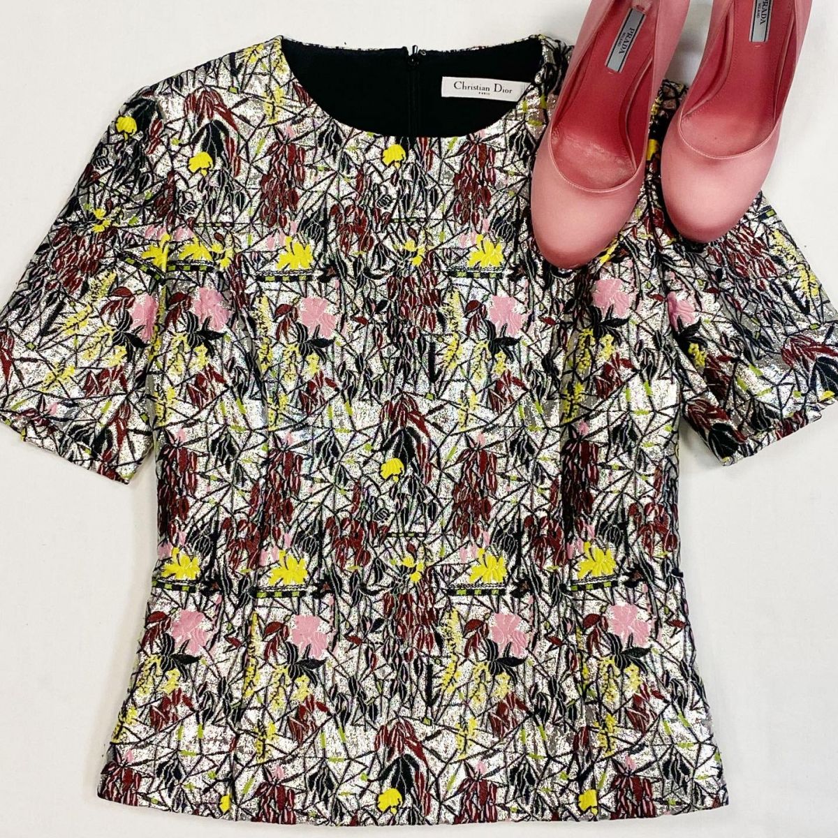 Кофта DIOR размер 40 цена 23 078 рубТуфли PRADA размер 38 цена 18 462 руб