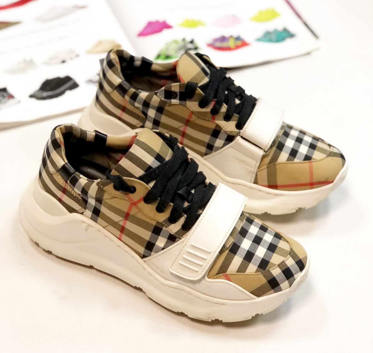 Кроссовки Burberry размер 37 цена 15 385 руб 