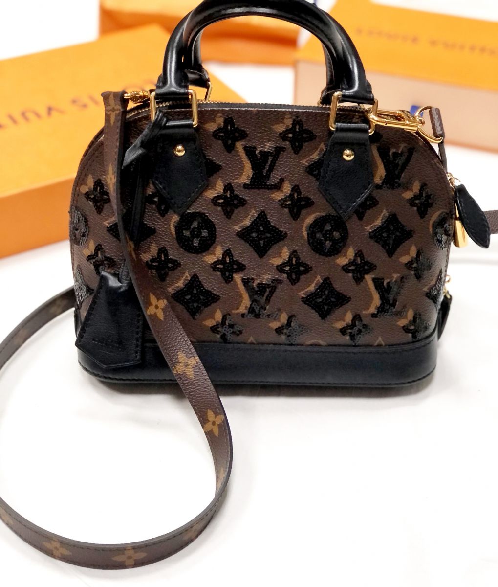 Сумочка LOUIS VUITTON цена 187 864 руб