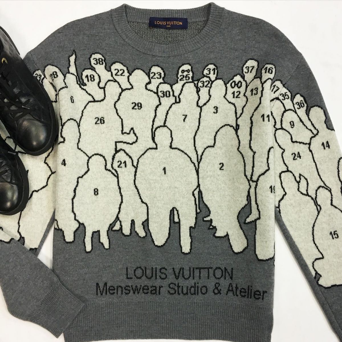 Свитер LOUIS VUTTON  размер M цена15 385 рубКроссовки LOUIS VUITTON  размер 39 цена 18 462 руб